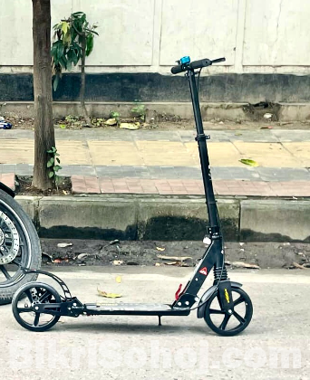 Foldable kick scooter for adults